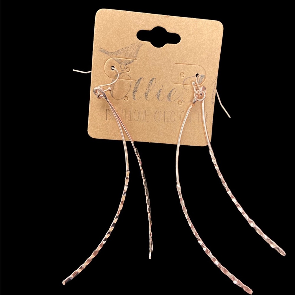 NWOT Cute Gold Dangle Earrings - Ollie Boutique